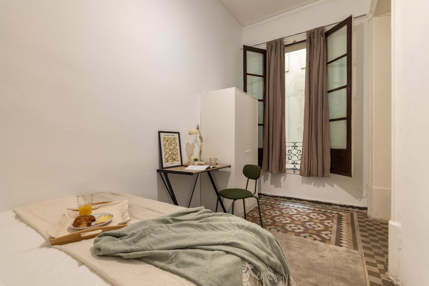  Small Room  -  Modern Coliving Room in the Heart of Vibrant Ciutat Vella, Barcelona Apartment  - Gallery -  4