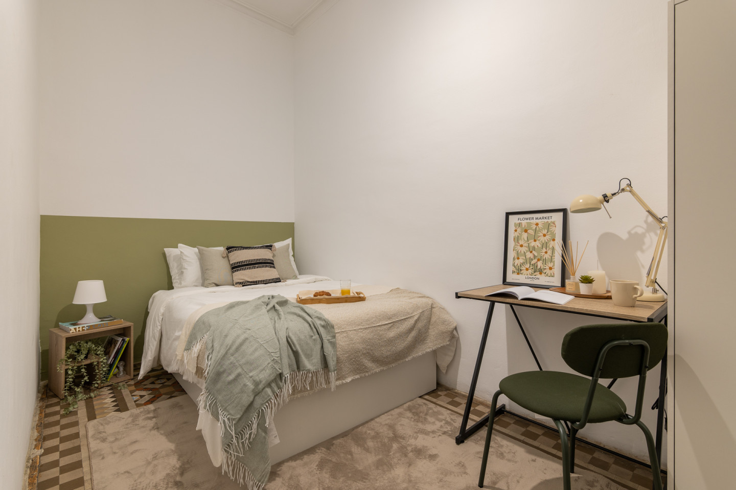  Small Room  -  Modern Coliving Room in the Heart of Vibrant Ciutat Vella, Barcelona Apartment  - Gallery -  23
