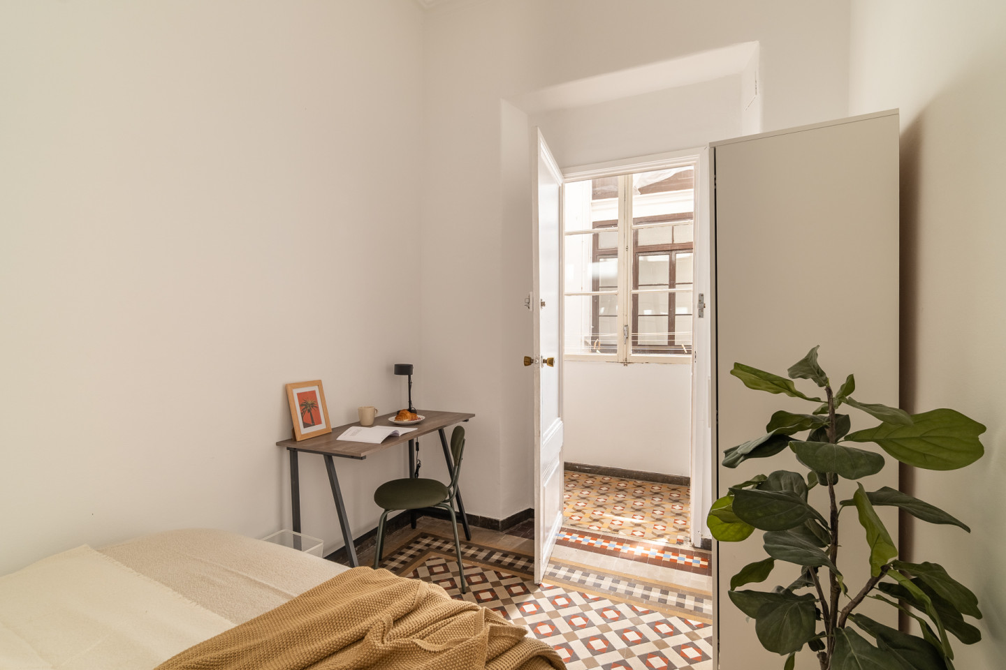  Small Room  -  Modern Coliving Room in the Heart of Vibrant Ciutat Vella, Barcelona Apartment  - Gallery -  40