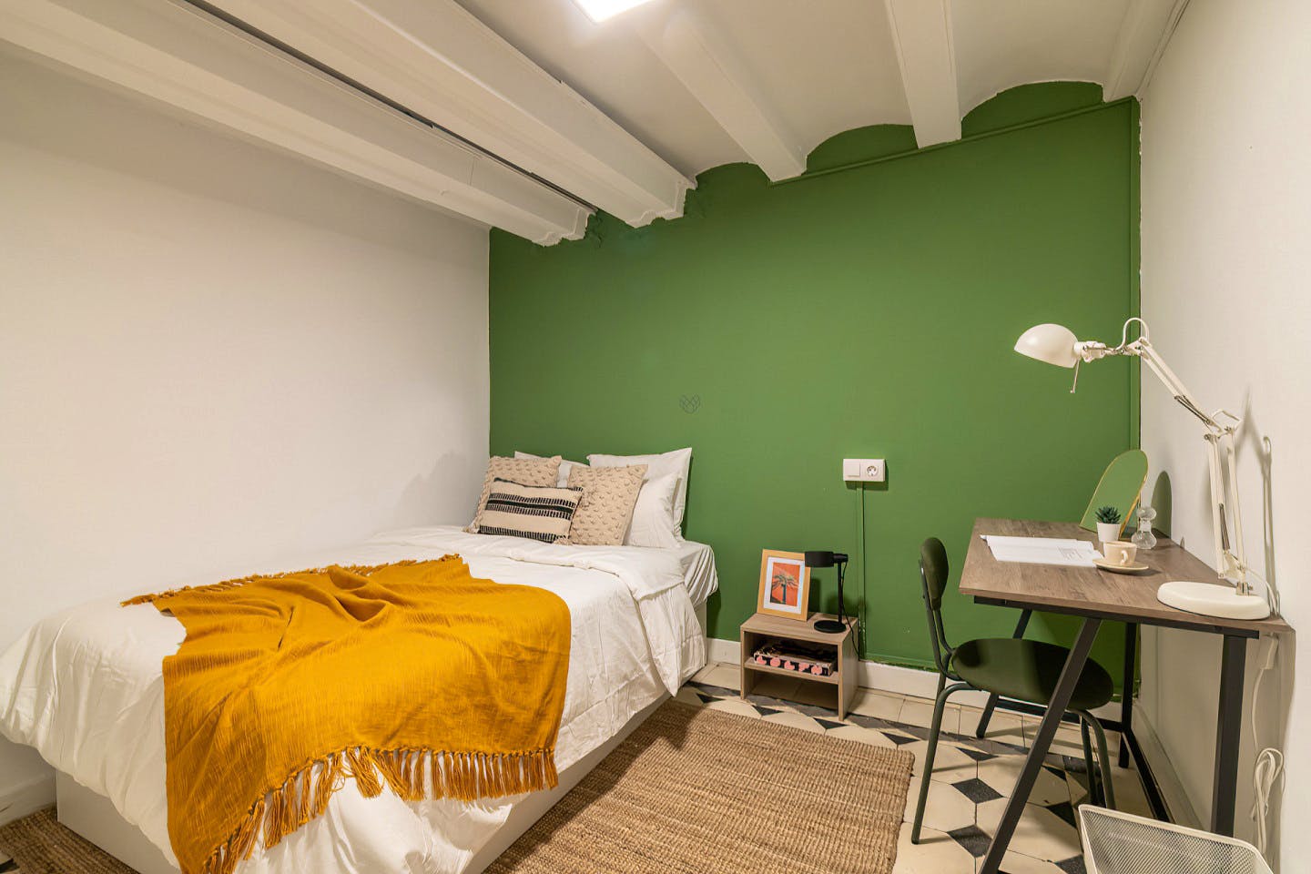  Small Room  -  Modern Coliving Room in the Heart of Vibrant Ciutat Vella, Barcelona Apartment  - Gallery -  9