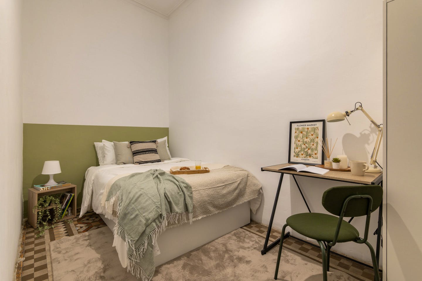  Small Room  -  Modern Coliving Room in the Heart of Vibrant Ciutat Vella, Barcelona Apartment  - Gallery -  3