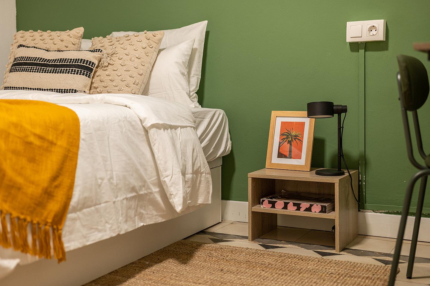  Small Room  -  Modern Coliving Room in the Heart of Vibrant Ciutat Vella, Barcelona Apartment  - Gallery -  72