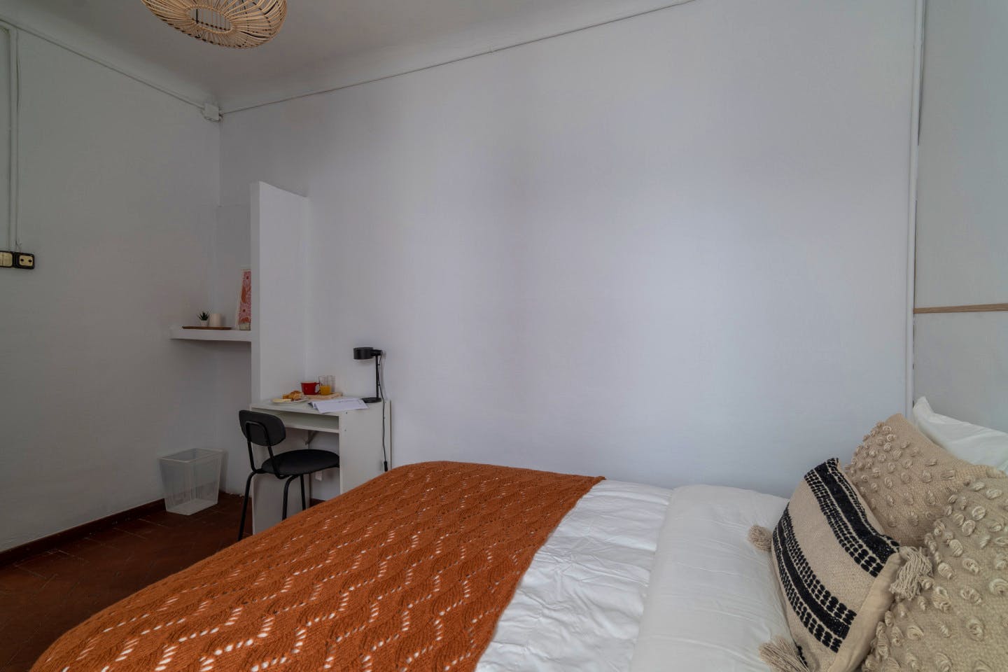  Small Room  -  Modern Coliving Room in the Heart of Vibrant Ciutat Vella, Barcelona Apartment  - Gallery -  8