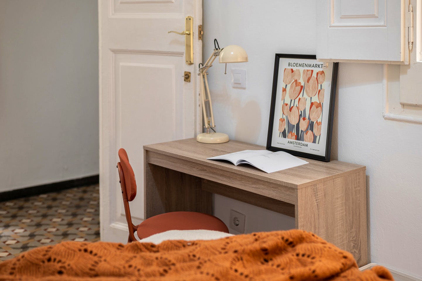  Medium Room  -  Modern Coliving Room in the Heart of Vibrant Ciutat Vella, Barcelona Apartment  - Gallery -  9