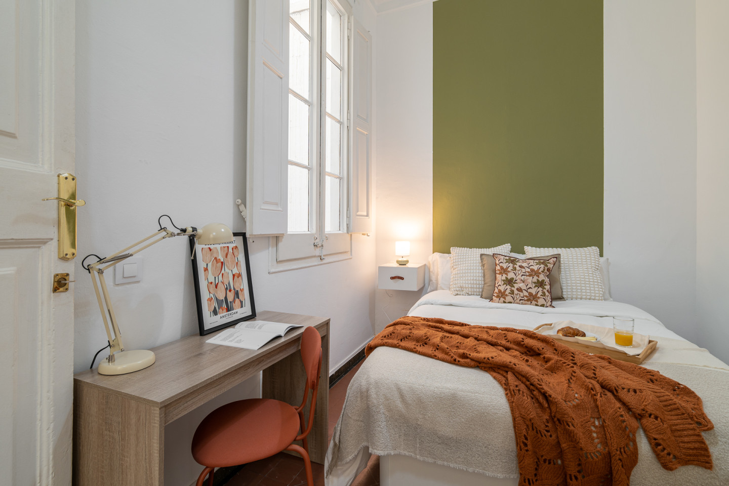  Medium Room  -  Modern Coliving Room in the Heart of Vibrant Ciutat Vella, Barcelona Apartment  - Gallery -  27
