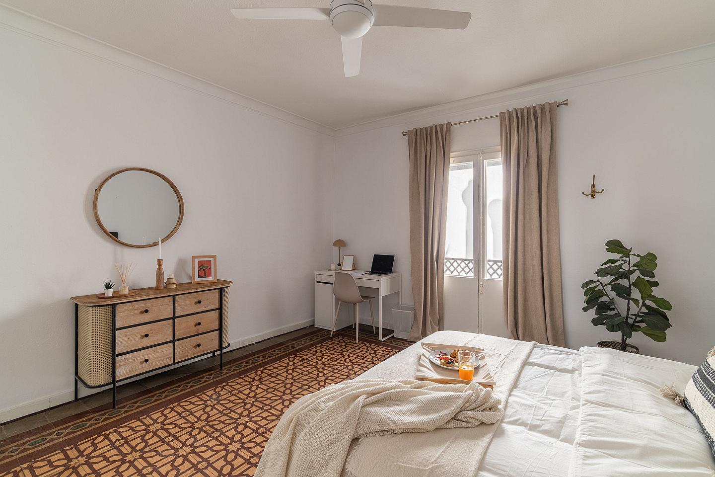  Medium Room  -  Modern Coliving Room in the Heart of Vibrant Ciutat Vella, Barcelona Apartment  - Gallery -  70