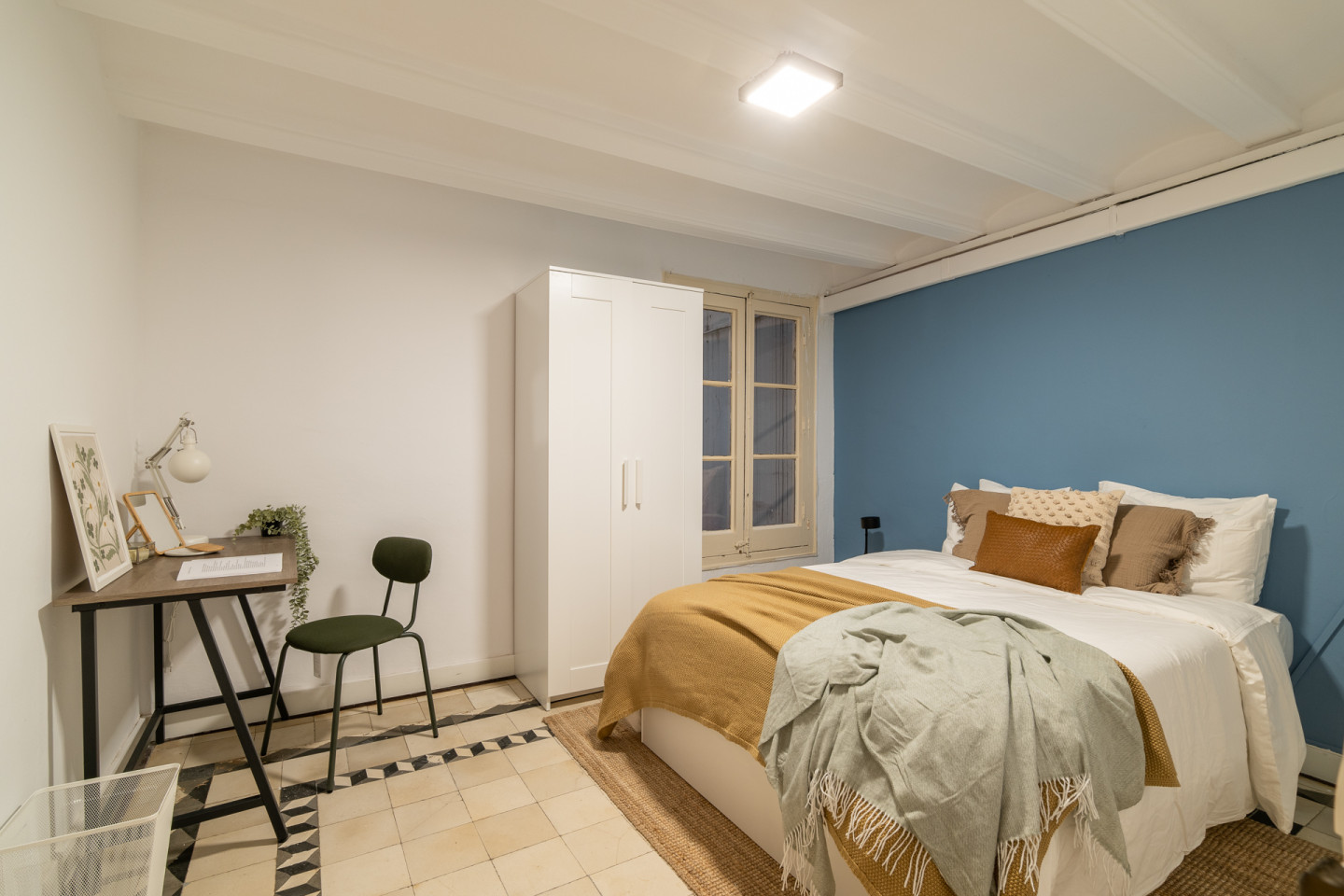  Medium Room  -  Modern Coliving Room in the Heart of Vibrant Ciutat Vella, Barcelona Apartment  - Gallery -  20