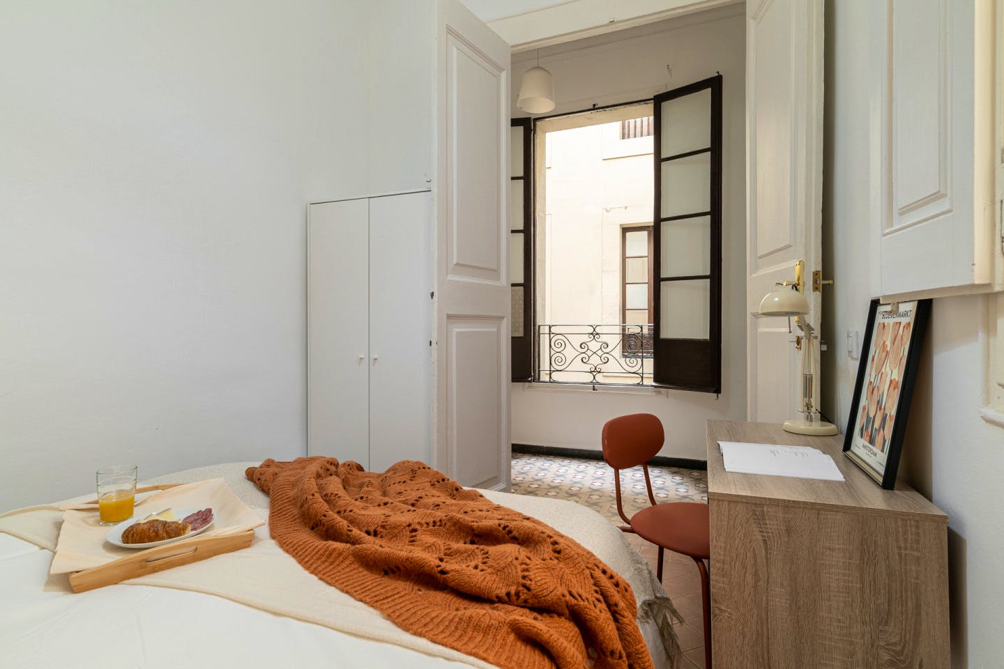  Medium Room  -  Modern Coliving Room in the Heart of Vibrant Ciutat Vella, Barcelona Apartment  - Gallery -  10