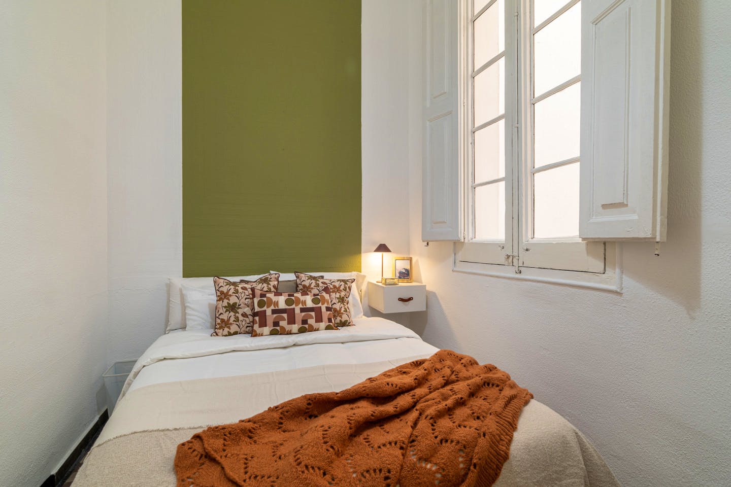  Medium Room  -  Modern Coliving Room in the Heart of Vibrant Ciutat Vella, Barcelona Apartment  - Gallery -  5