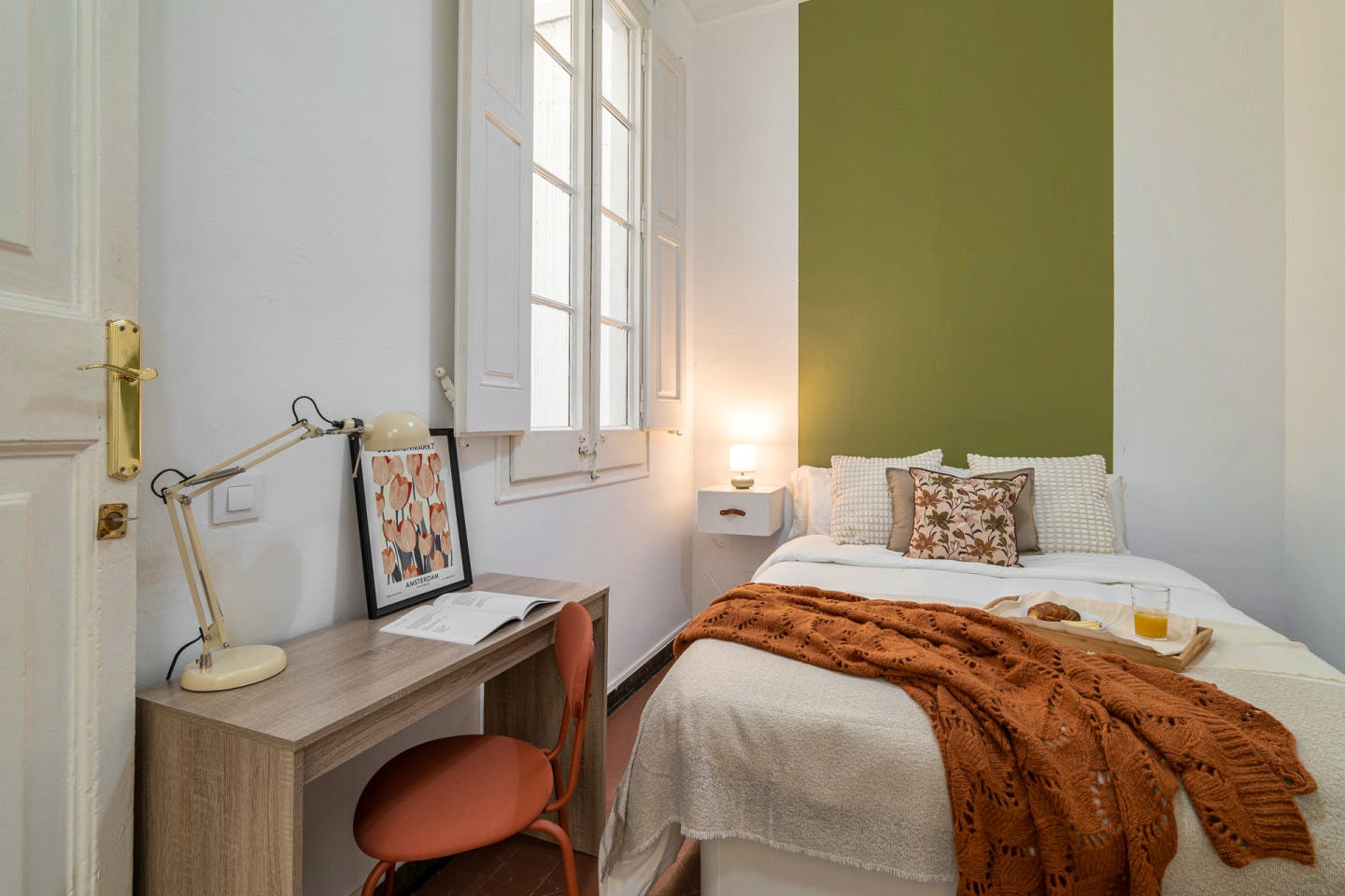  Medium Room  -  Modern Coliving Room in the Heart of Vibrant Ciutat Vella, Barcelona Apartment  - Gallery -  8