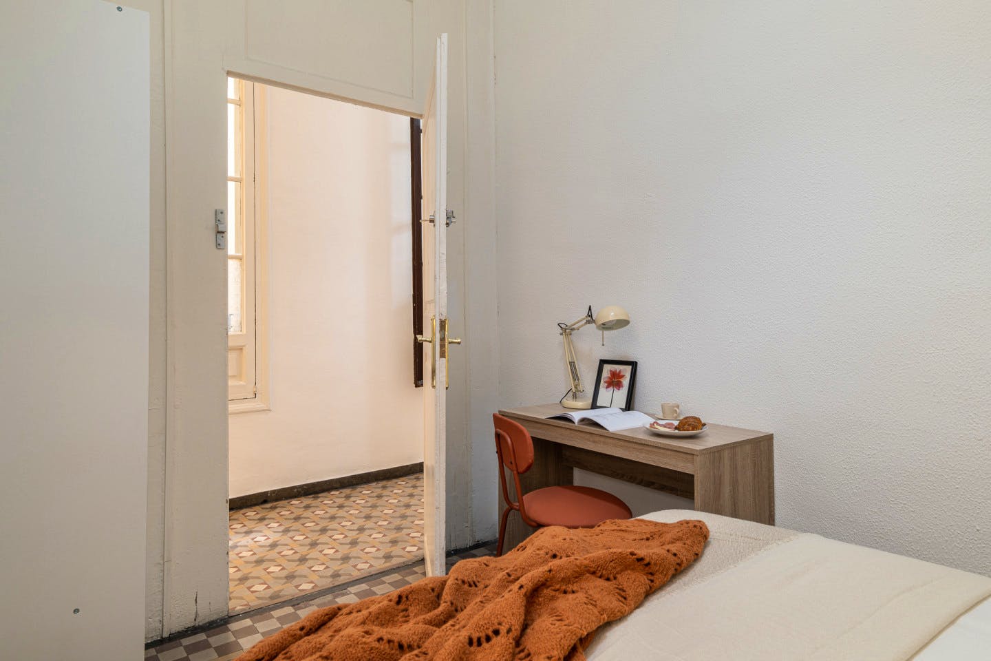  Medium Room  -  Modern Coliving Room in the Heart of Vibrant Ciutat Vella, Barcelona Apartment  - Gallery -  6