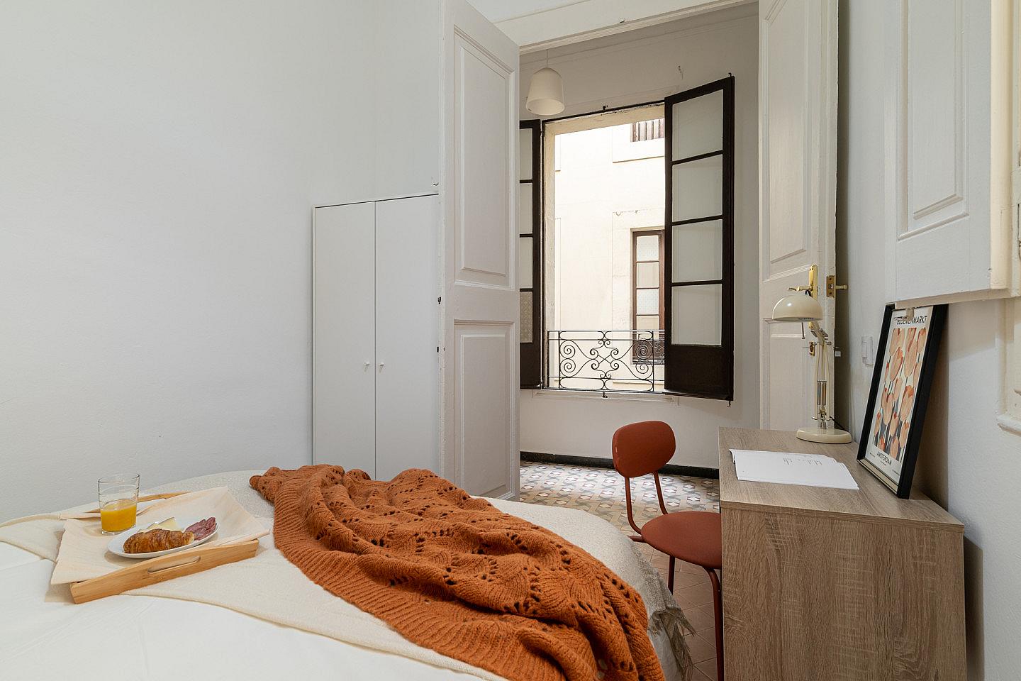  Medium Room  -  Modern Coliving Room in the Heart of Vibrant Ciutat Vella, Barcelona Apartment  - Gallery -  48