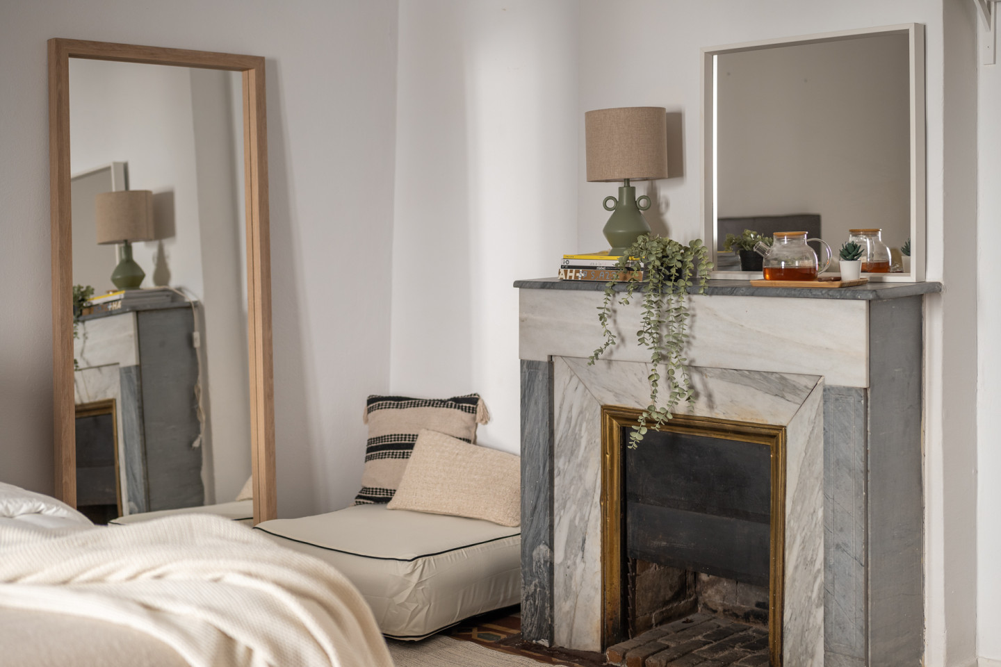  Medium Room  -  Modern Coliving Room in the Heart of Vibrant Ciutat Vella, Barcelona Apartment  - Gallery -  31