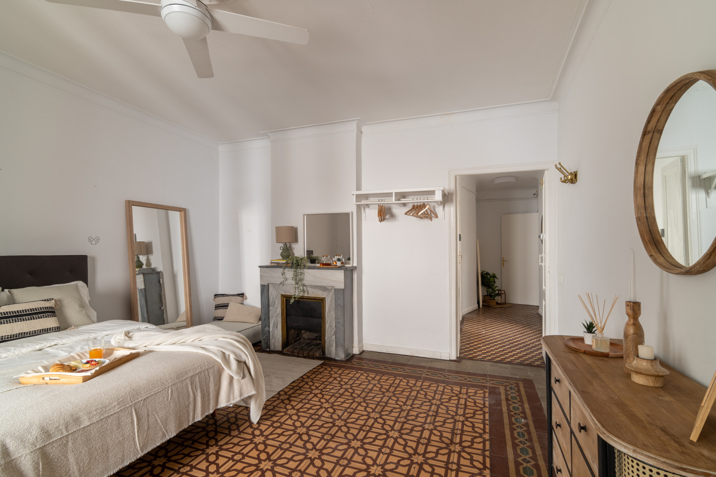  Medium Room  -  Modern Coliving Room in the Heart of Vibrant Ciutat Vella, Barcelona Apartment  - Gallery -  33