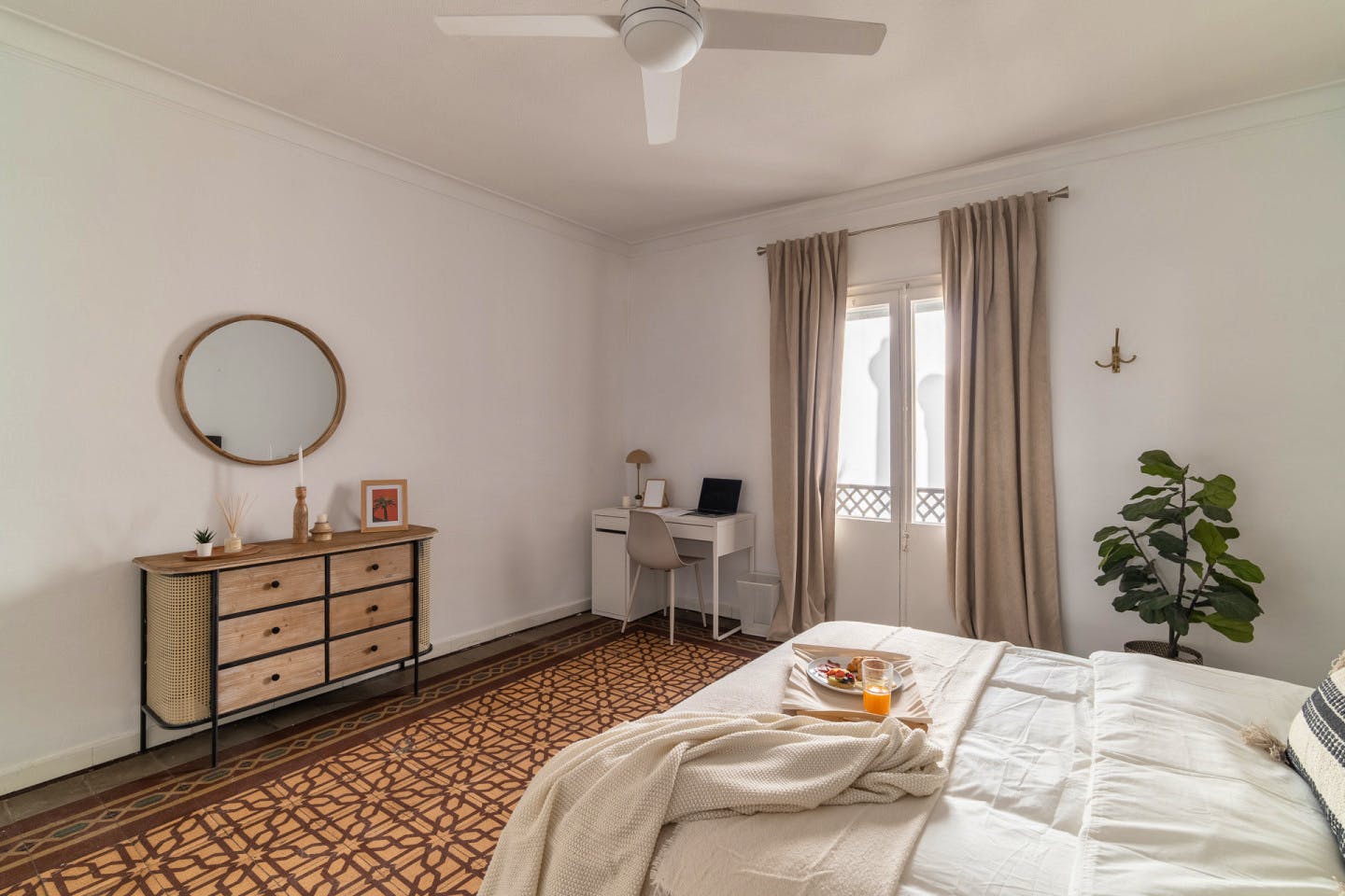  Medium Room  -  Modern Coliving Room in the Heart of Vibrant Ciutat Vella, Barcelona Apartment  - Gallery -  13