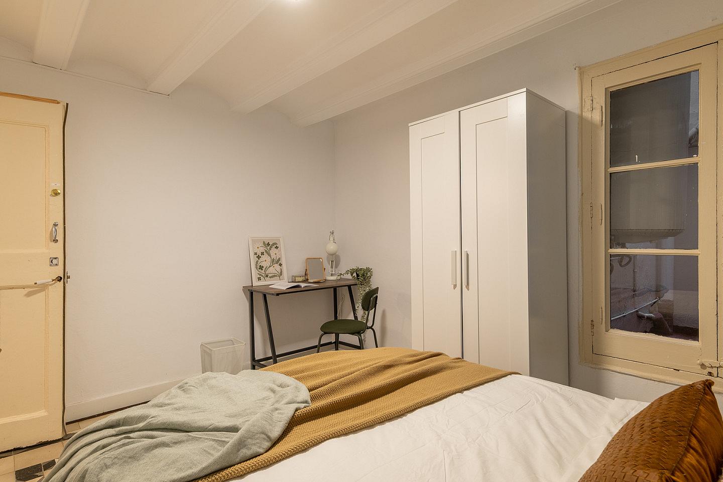  Medium Room  -  Modern Coliving Room in the Heart of Vibrant Ciutat Vella, Barcelona Apartment  - Gallery -  59