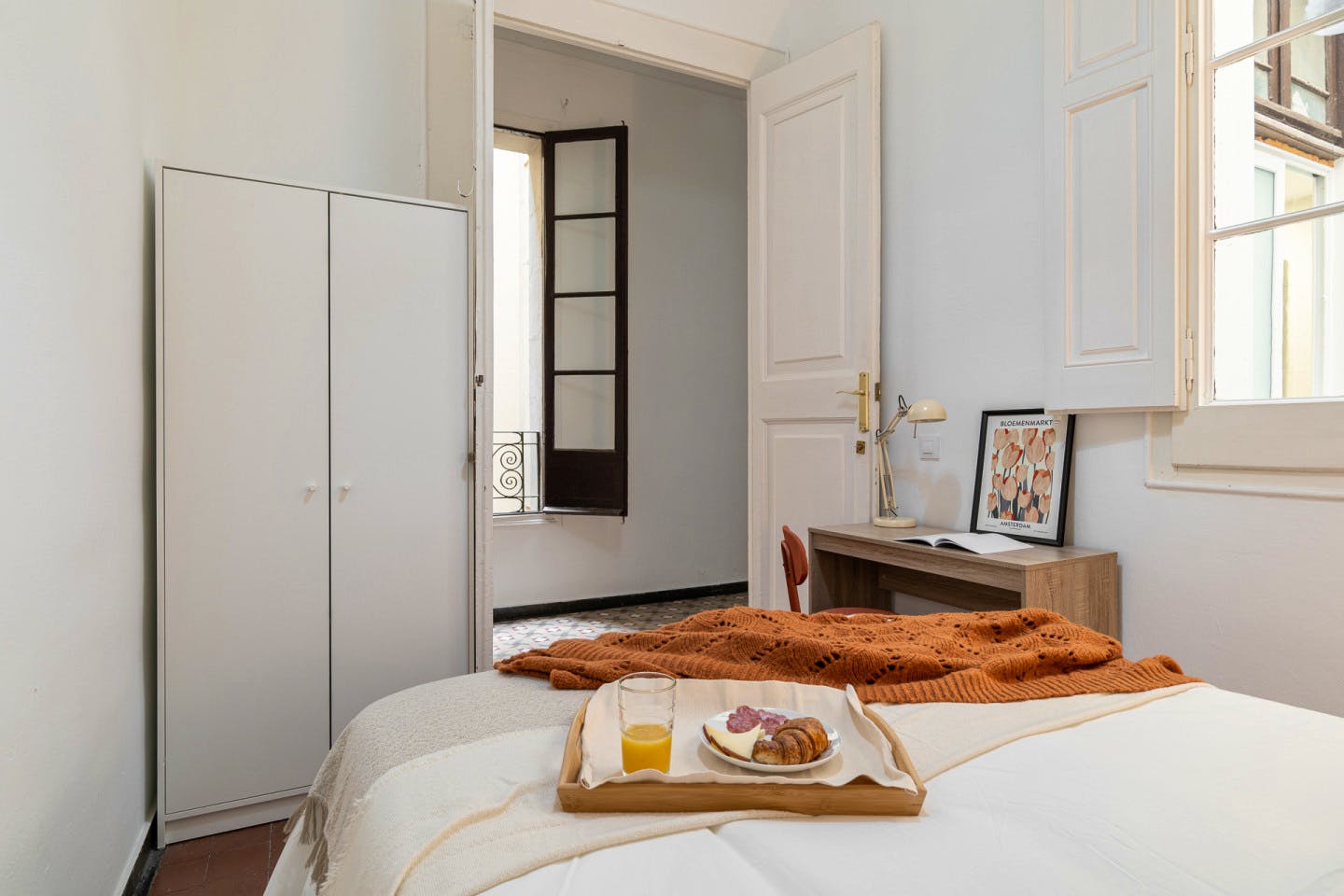  Medium Room  -  Modern Coliving Room in the Heart of Vibrant Ciutat Vella, Barcelona Apartment  - Gallery -  11