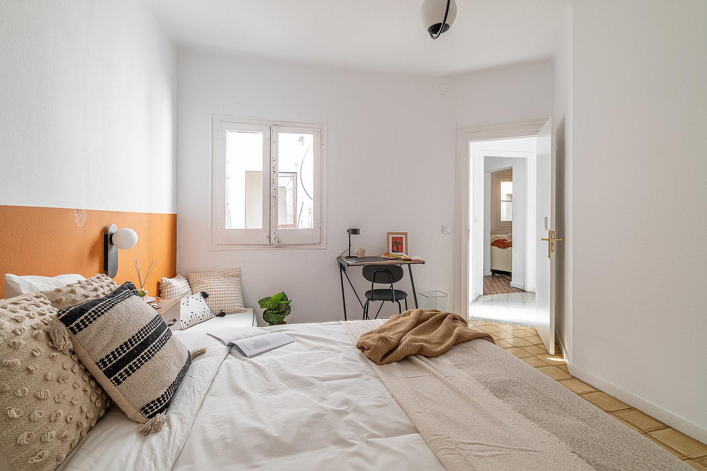  Medium Room  -  Modern Coliving Room in the Heart of Vibrant Ciutat Vella, Barcelona Apartment  - Gallery -  75