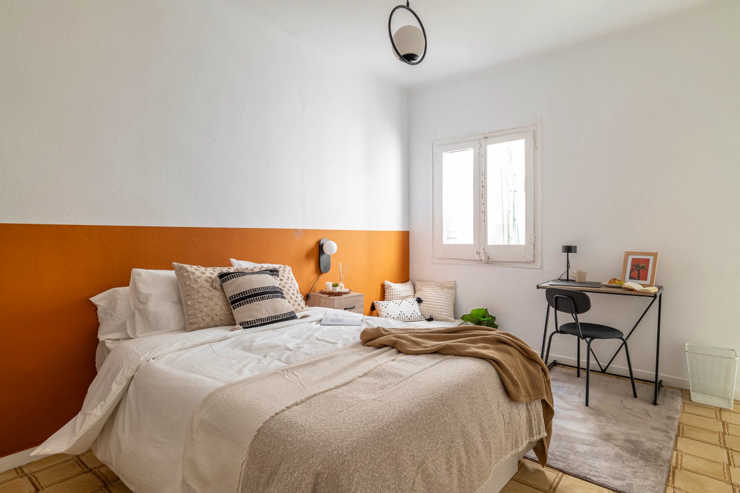  Medium Room  -  Modern Coliving Room in the Heart of Vibrant Ciutat Vella, Barcelona Apartment  - Gallery -  16