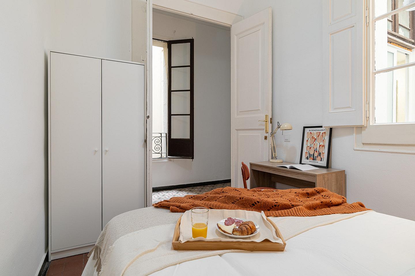  Medium Room  -  Modern Coliving Room in the Heart of Vibrant Ciutat Vella, Barcelona Apartment  - Gallery -  49