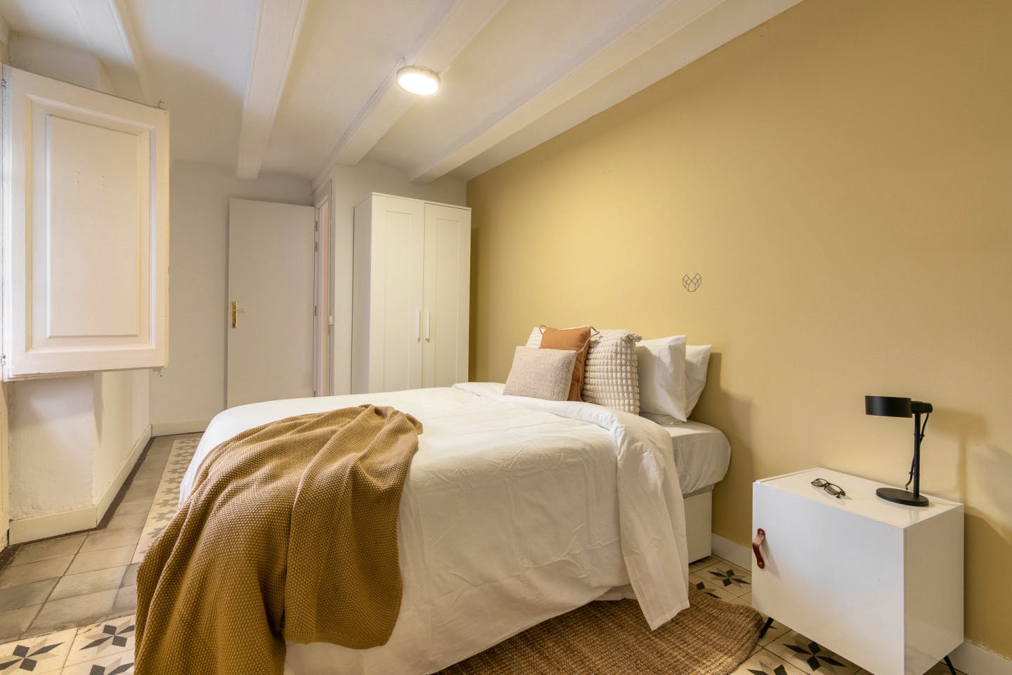  Large  -  Modern Coliving Room in the Heart of Vibrant Ciutat Vella, Barcelona Apartment  - Gallery -  1