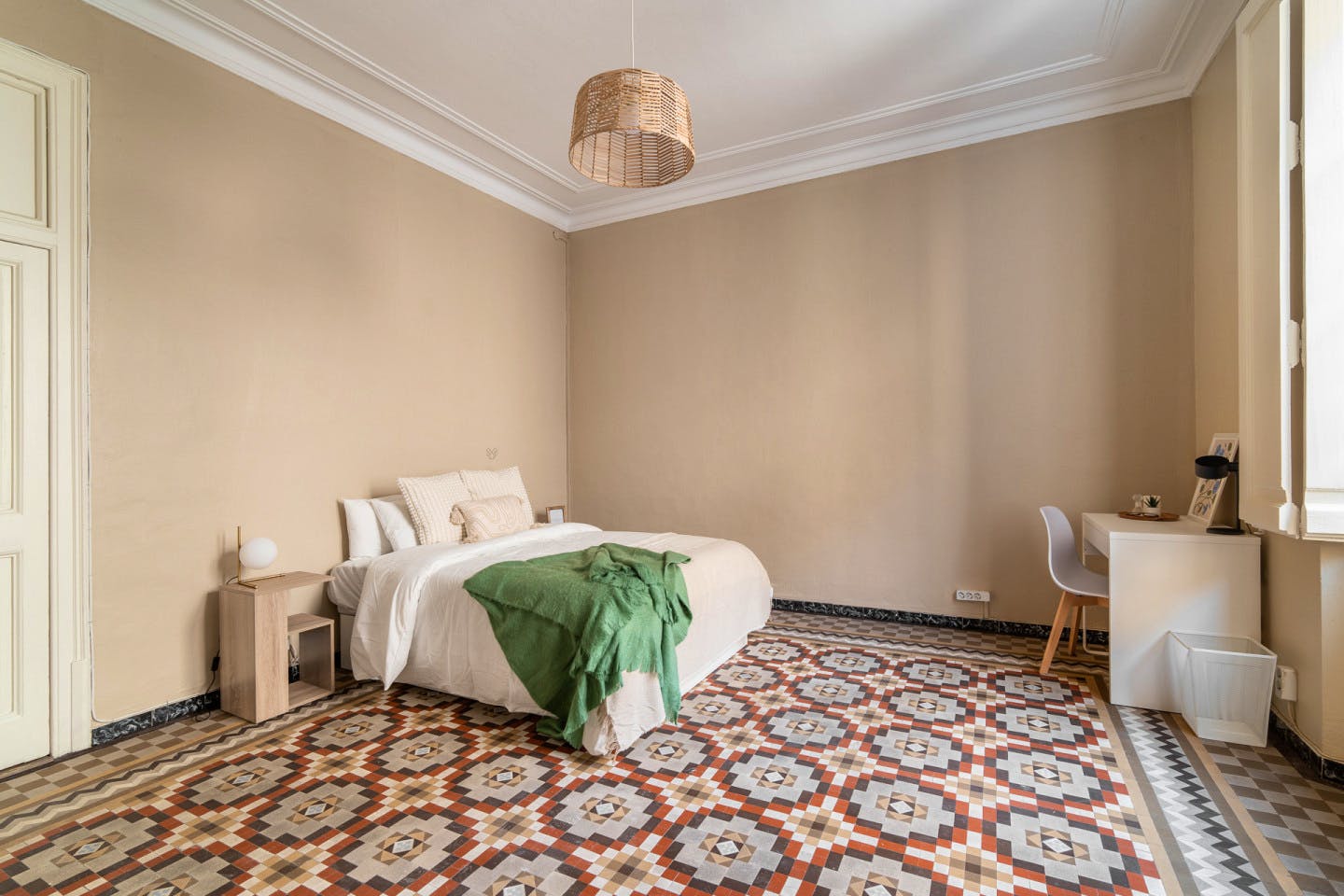  Large  -  Modern Coliving Room in the Heart of Vibrant Ciutat Vella, Barcelona Apartment  - Gallery -  13