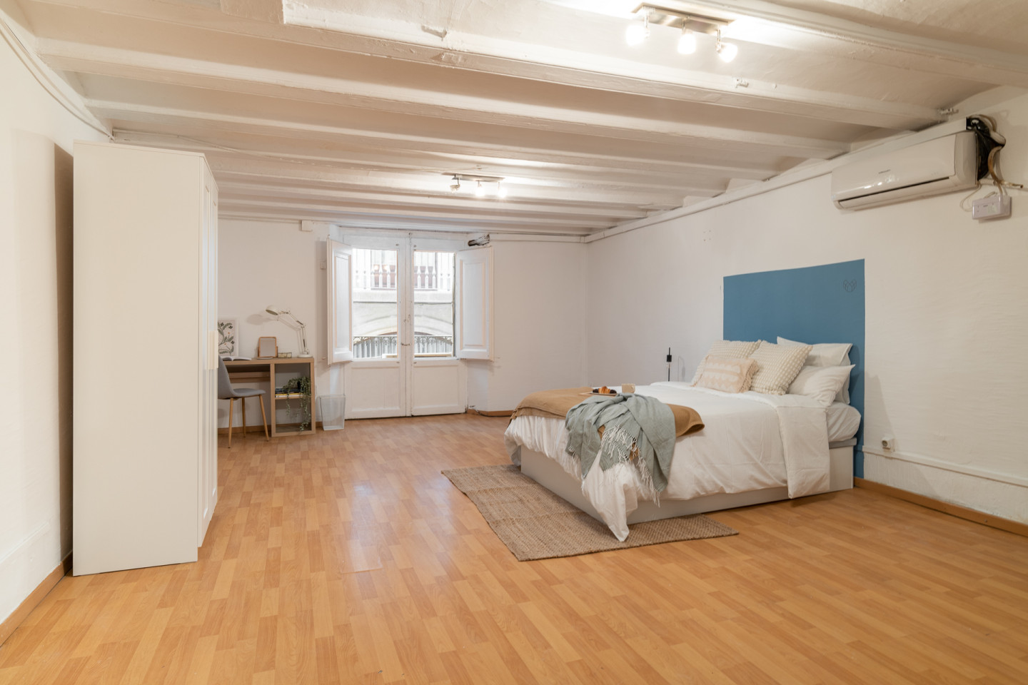  Large  -  Modern Coliving Room in the Heart of Vibrant Ciutat Vella, Barcelona Apartment  - Gallery -  26