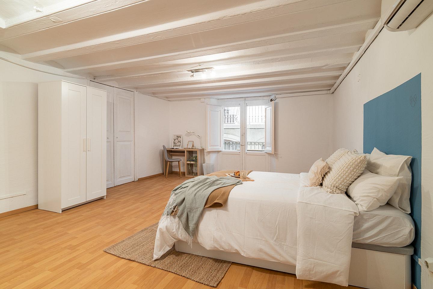  Large  -  Modern Coliving Room in the Heart of Vibrant Ciutat Vella, Barcelona Apartment  - Gallery -  65