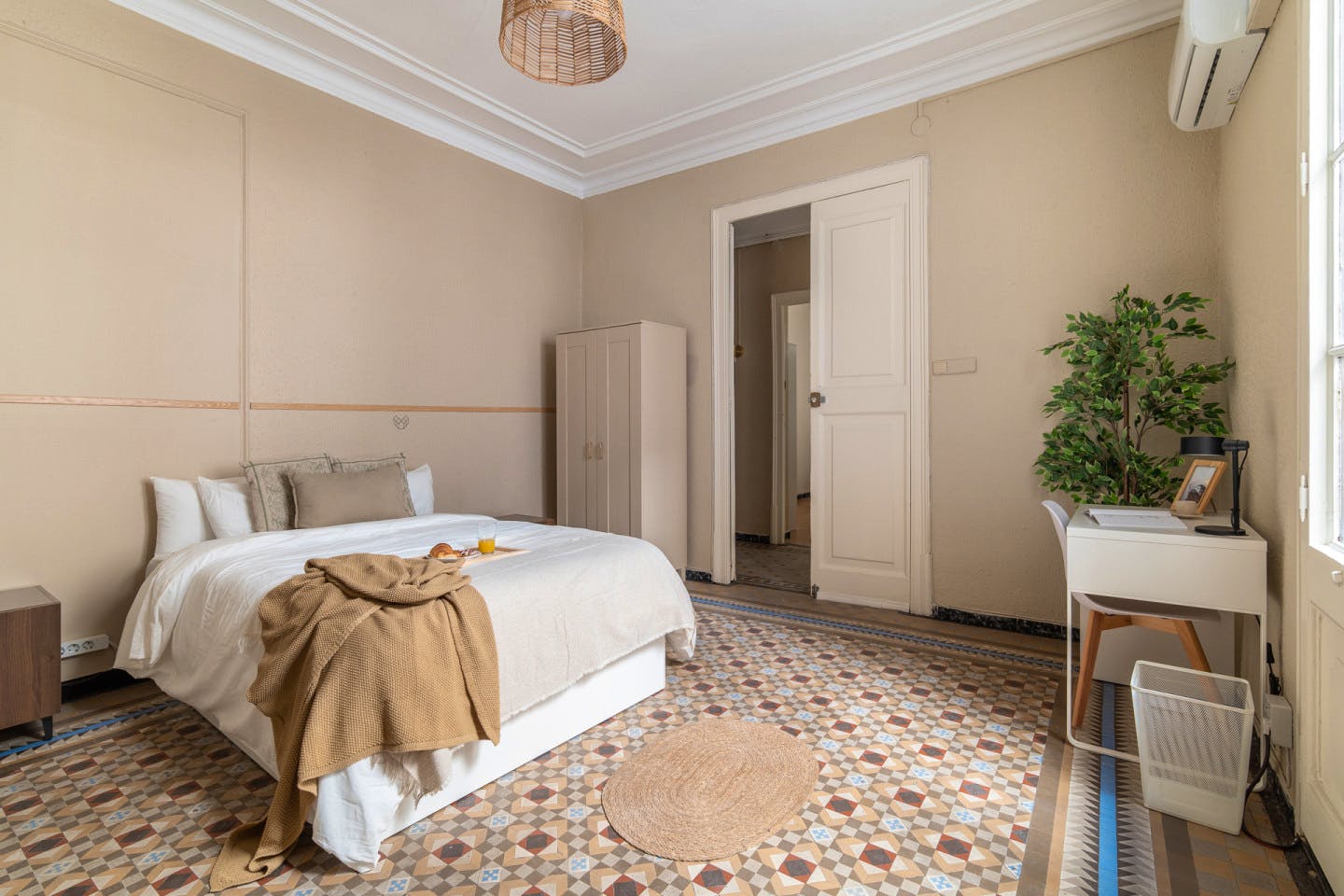  Large  -  Modern Coliving Room in the Heart of Vibrant Ciutat Vella, Barcelona Apartment  - Gallery -  9