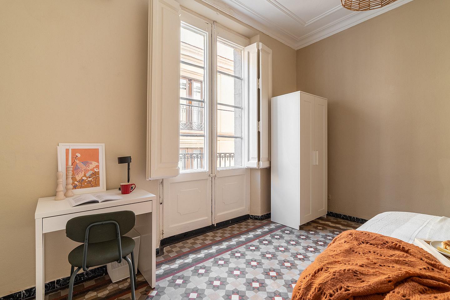  Large  -  Modern Coliving Room in the Heart of Vibrant Ciutat Vella, Barcelona Apartment  - Gallery -  75