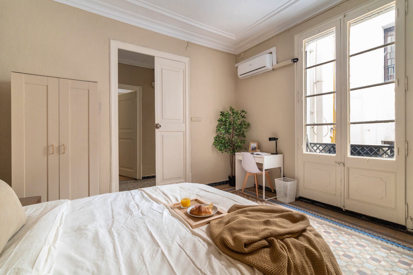  Large  -  Modern Coliving Room in the Heart of Vibrant Ciutat Vella, Barcelona Apartment  - Gallery -  12