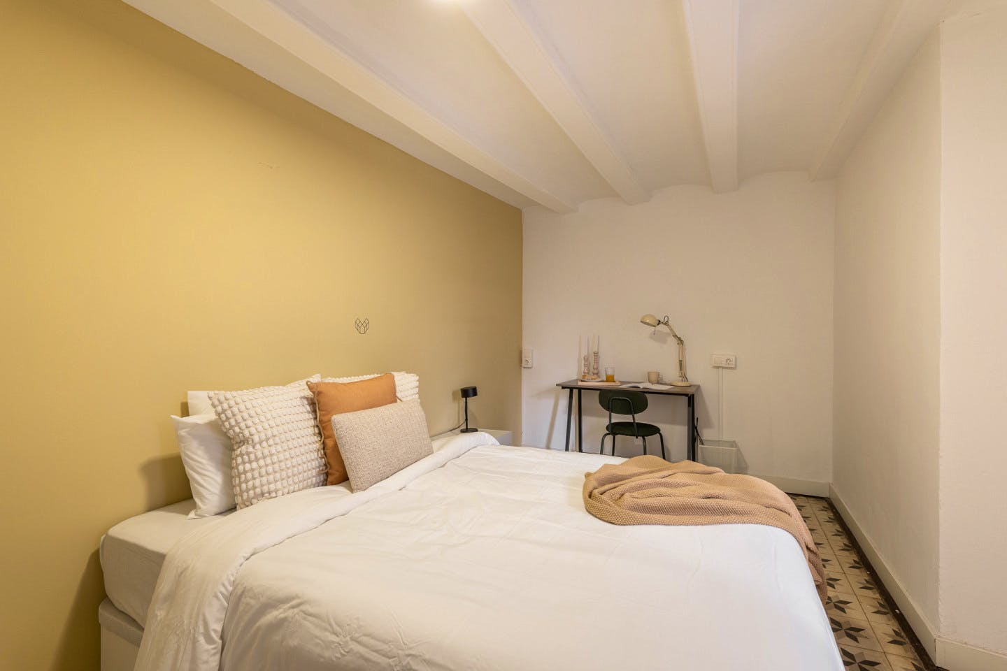  Large  -  Modern Coliving Room in the Heart of Vibrant Ciutat Vella, Barcelona Apartment  - Gallery -  3