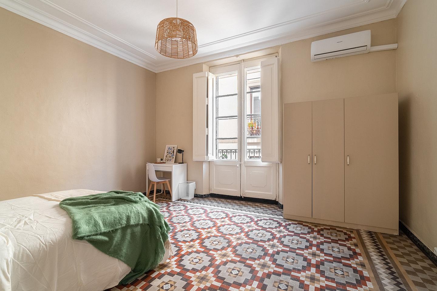  Large  -  Modern Coliving Room in the Heart of Vibrant Ciutat Vella, Barcelona Apartment  - Gallery -  72