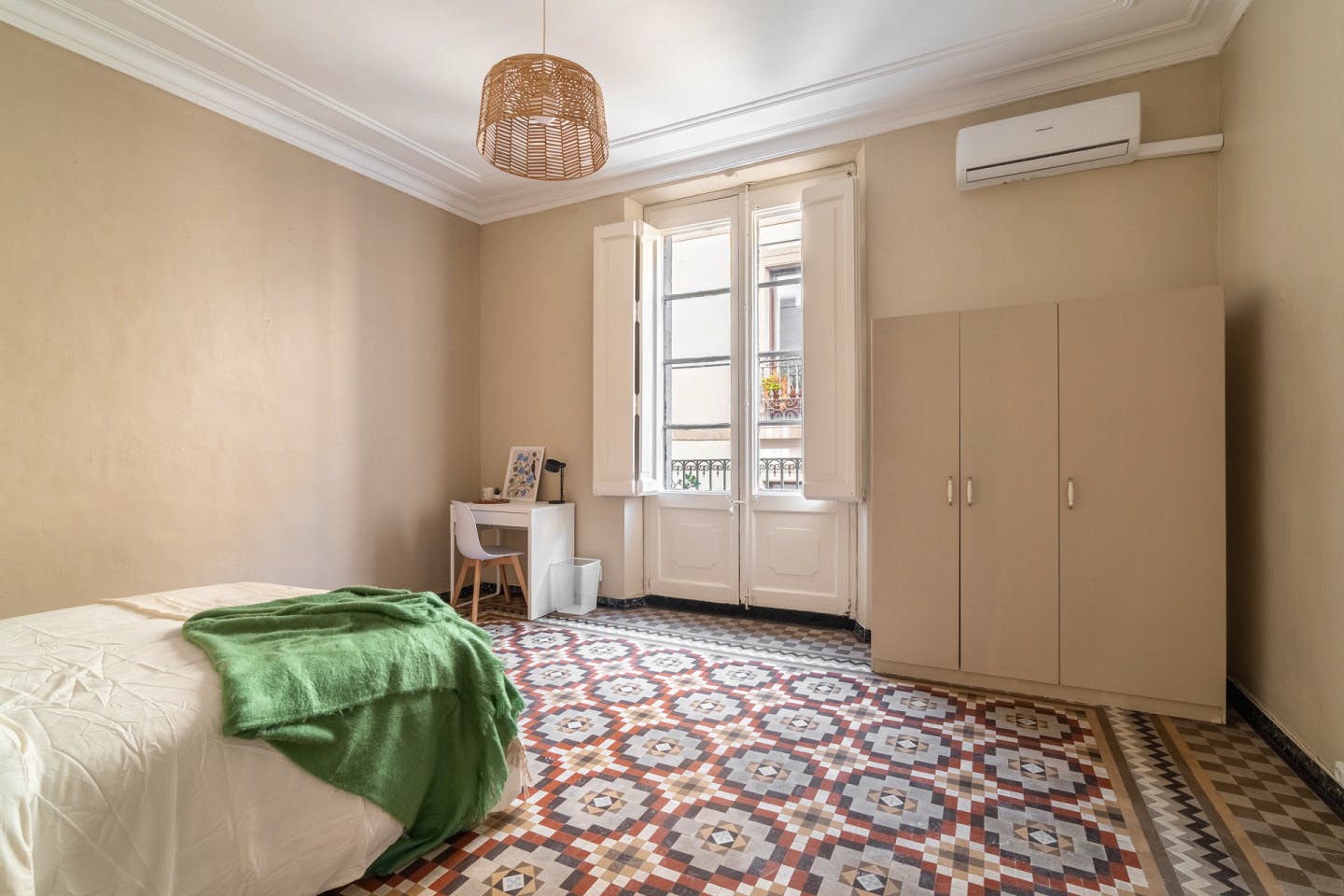  Large  -  Modern Coliving Room in the Heart of Vibrant Ciutat Vella, Barcelona Apartment  - Gallery -  15