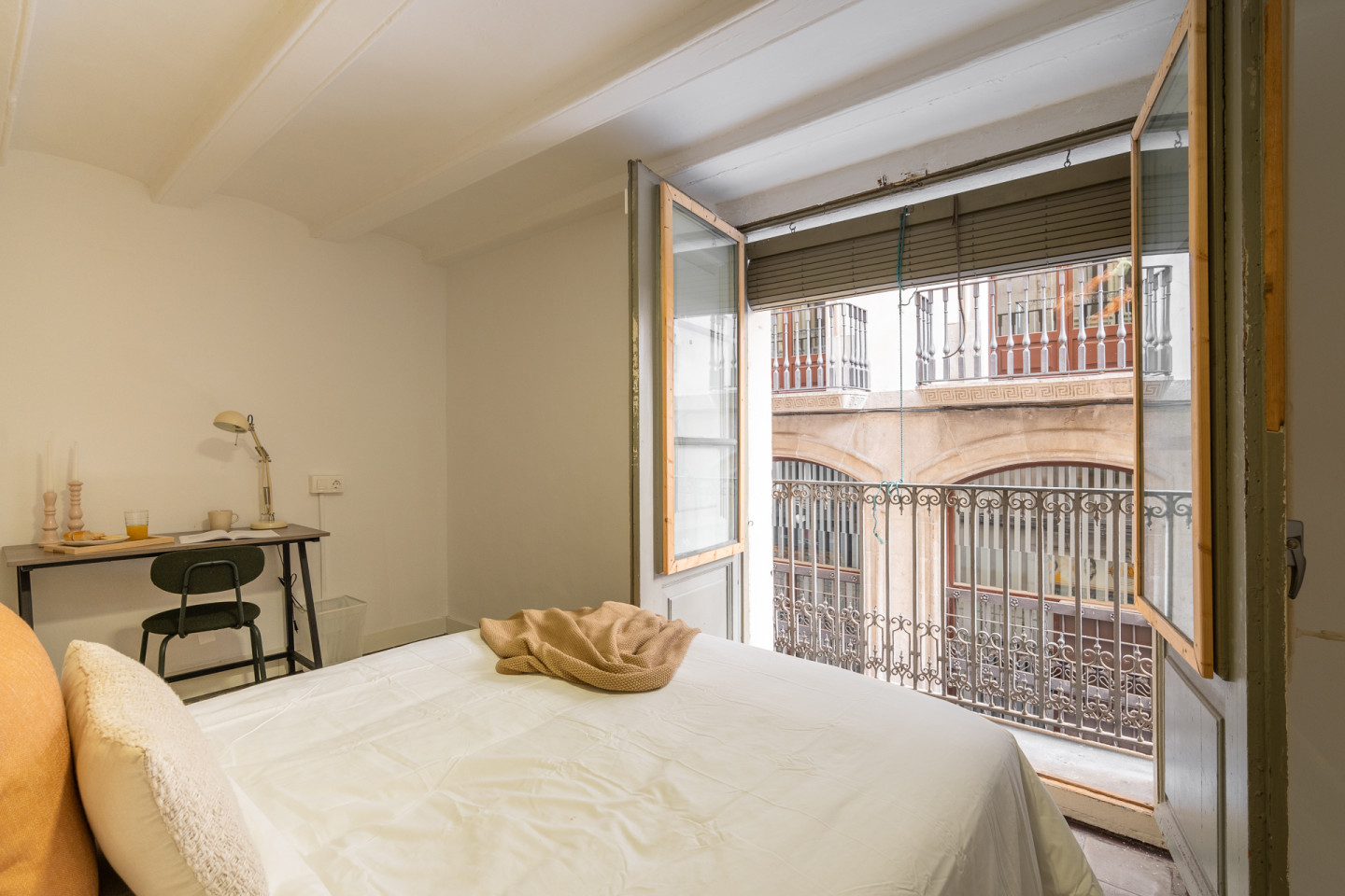  Large  -  Modern Coliving Room in the Heart of Vibrant Ciutat Vella, Barcelona Apartment  - Gallery -  23