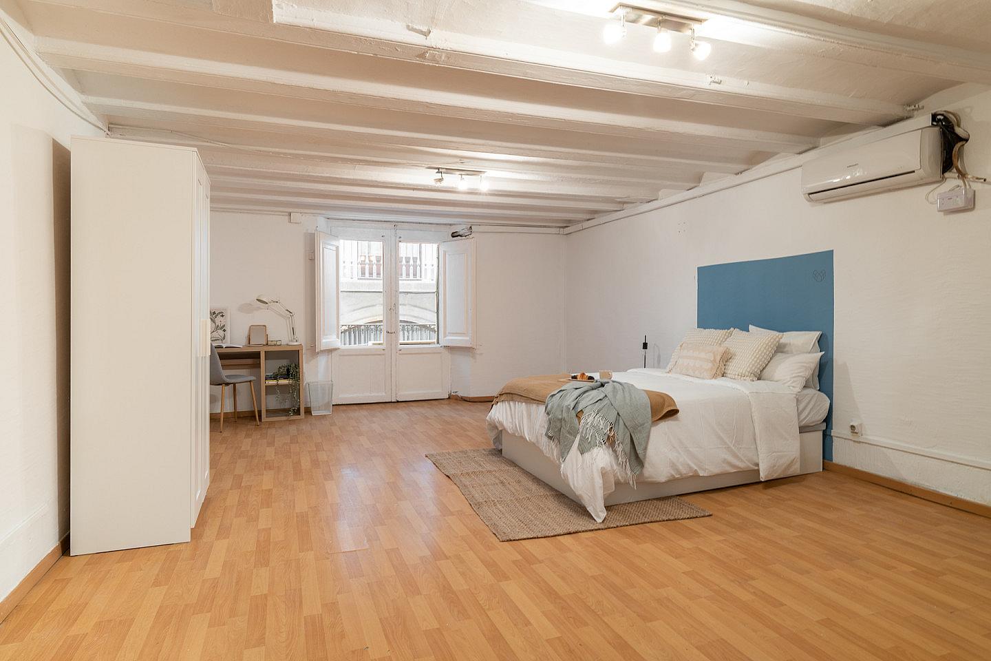  Large  -  Modern Coliving Room in the Heart of Vibrant Ciutat Vella, Barcelona Apartment  - Gallery -  64