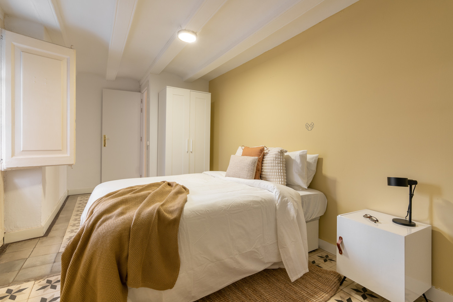  Large  -  Modern Coliving Room in the Heart of Vibrant Ciutat Vella, Barcelona Apartment  - Gallery -  20