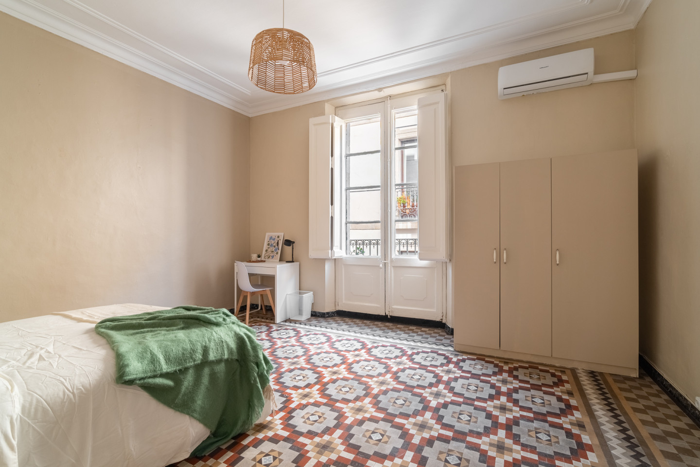  Large  -  Modern Coliving Room in the Heart of Vibrant Ciutat Vella, Barcelona Apartment  - Gallery -  34