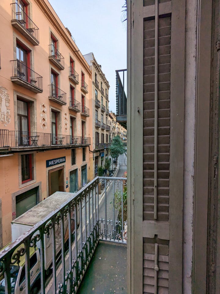  Premium  -  Modern Coliving Room in the Heart of Vibrant Ciutat Vella, Barcelona Apartment  - Gallery -  15