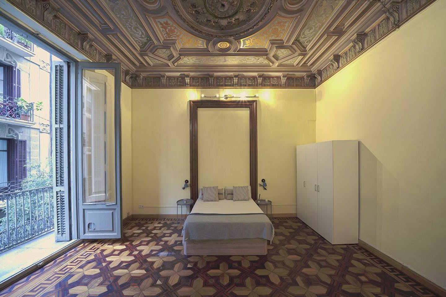  Premium  -  Modern Coliving Room in the Heart of Vibrant Ciutat Vella, Barcelona Apartment  - Gallery -  2