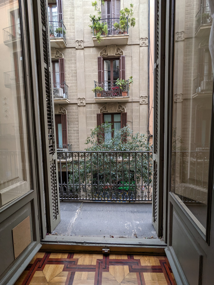  Premium  -  Modern Coliving Room in the Heart of Vibrant Ciutat Vella, Barcelona Apartment  - Gallery -  24
