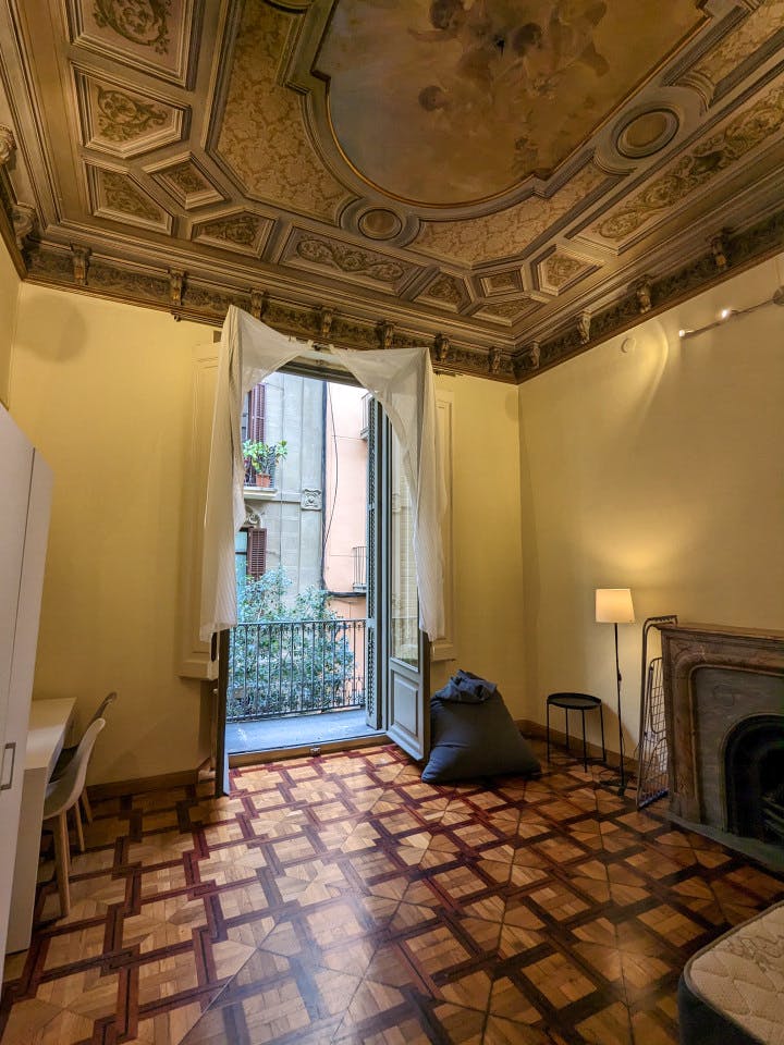  Premium  -  Modern Coliving Room in the Heart of Vibrant Ciutat Vella, Barcelona Apartment  - Gallery -  13