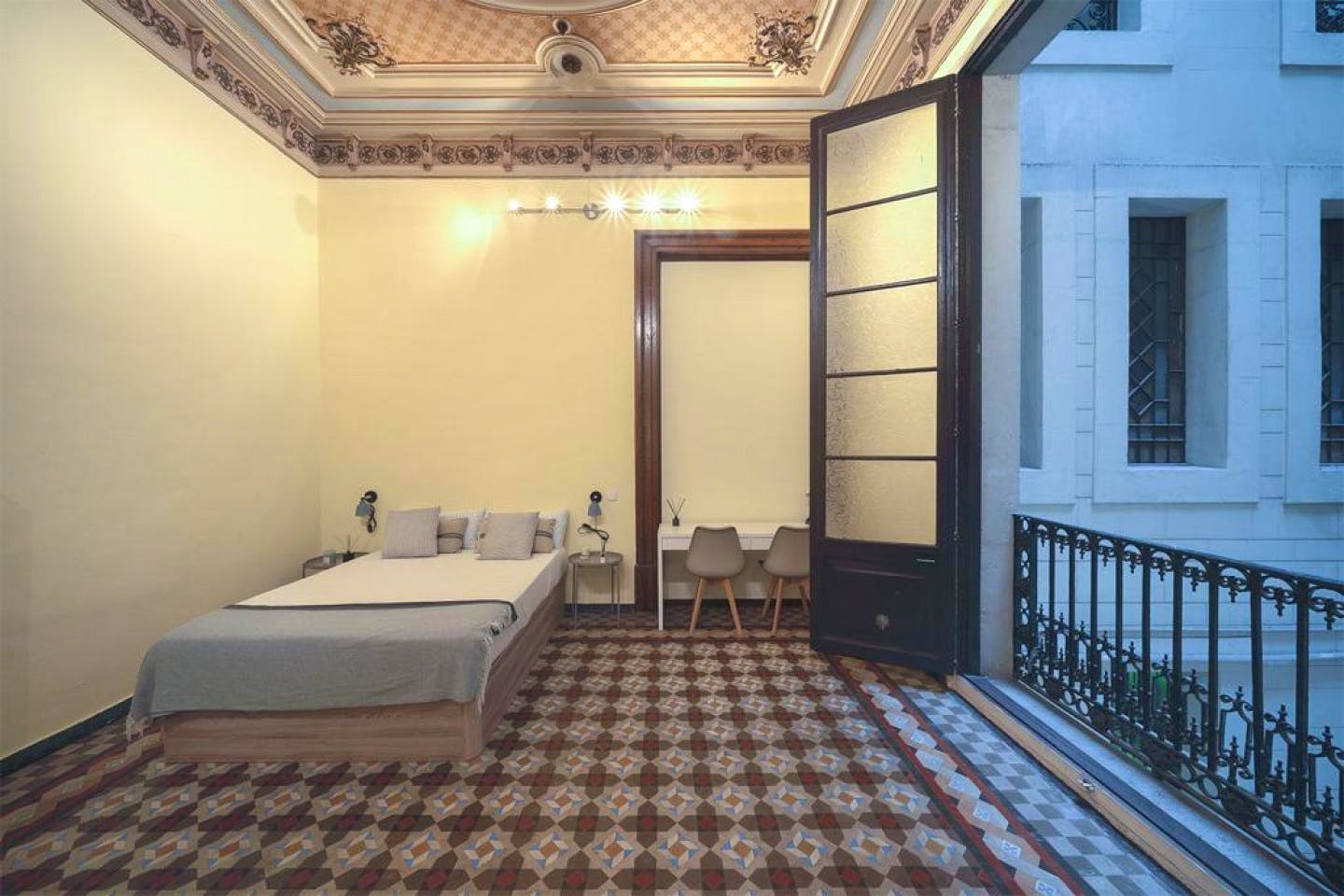  Premium  -  Modern Coliving Room in the Heart of Vibrant Ciutat Vella, Barcelona Apartment  - Gallery -  1