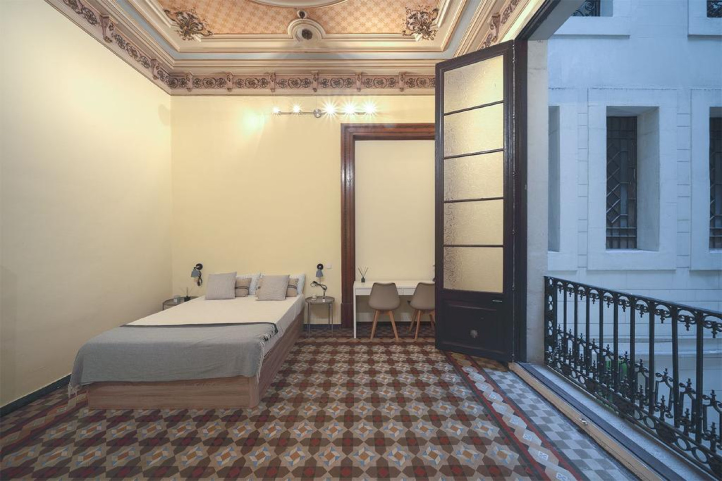  Premium  -  Modern Coliving Room in the Heart of Vibrant Ciutat Vella, Barcelona Apartment  - Gallery -  17
