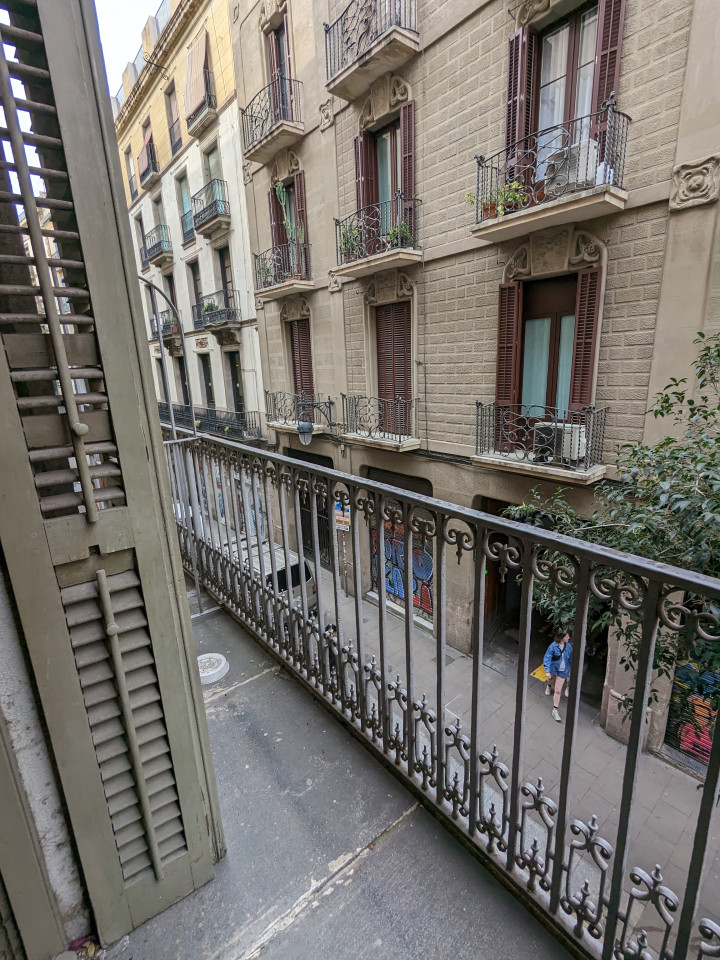  Premium  -  Modern Coliving Room in the Heart of Vibrant Ciutat Vella, Barcelona Apartment  - Gallery -  30