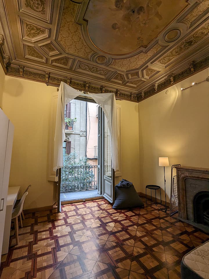  Premium  -  Modern Coliving Room in the Heart of Vibrant Ciutat Vella, Barcelona Apartment  - Gallery -  61