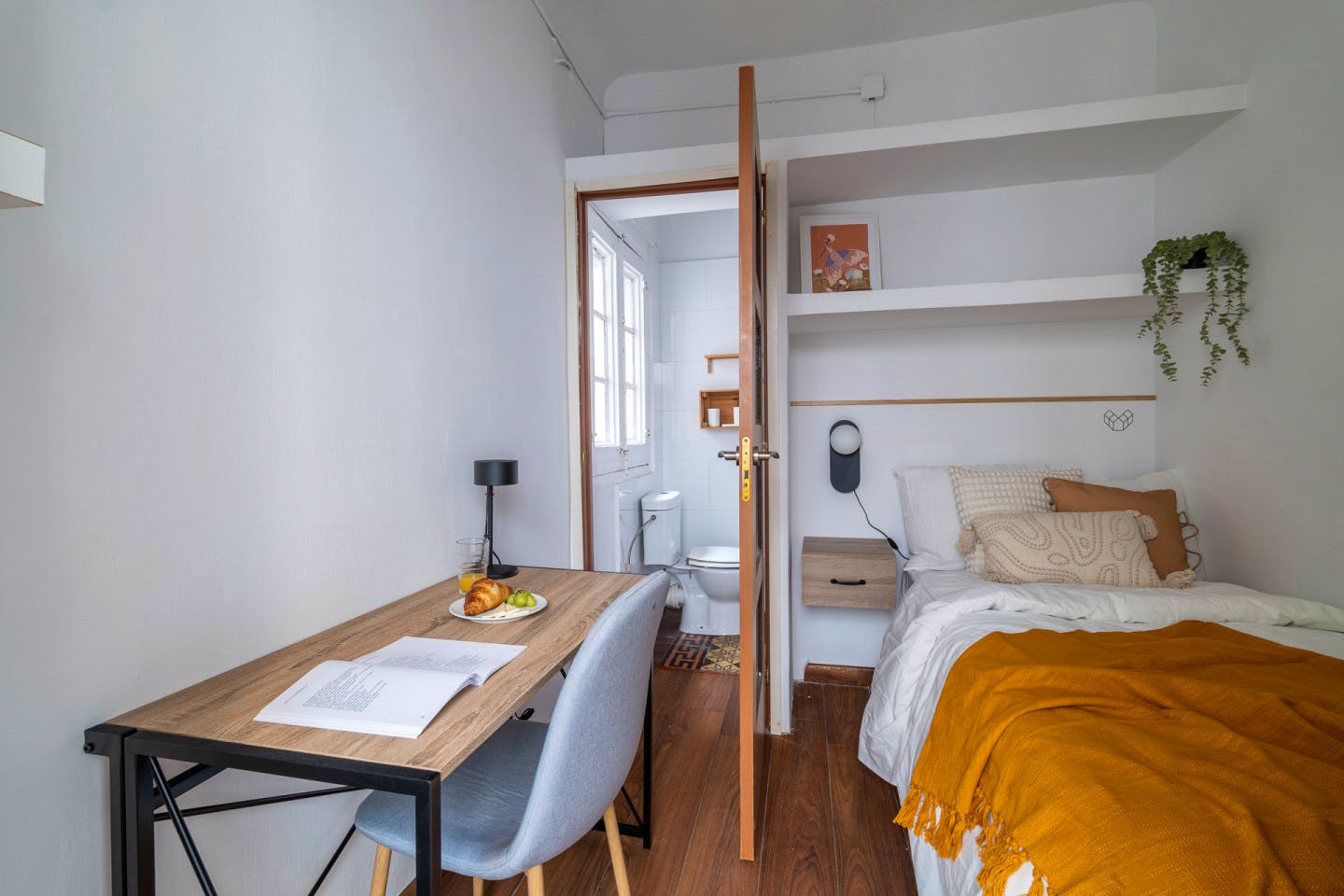  Private Bathroom  -  Modern Coliving Room in the Heart of Vibrant Ciutat Vella, Barcelona Apartment  - Gallery -  16