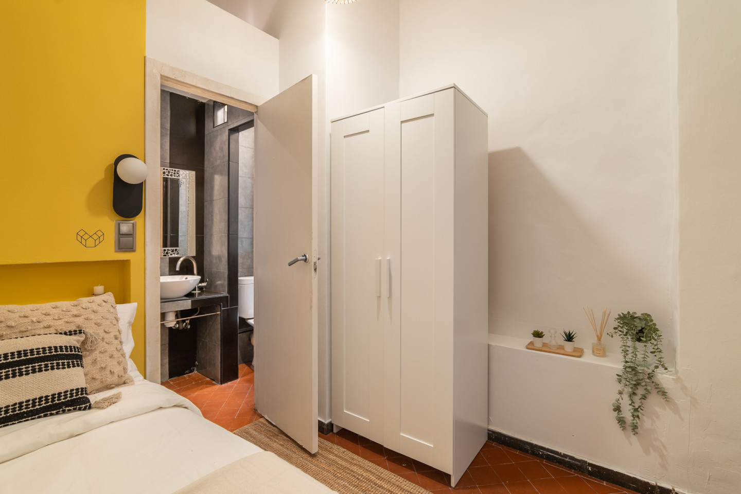  Private Bathroom  -  Modern Coliving Room in the Heart of Vibrant Ciutat Vella, Barcelona Apartment  - Gallery -  21