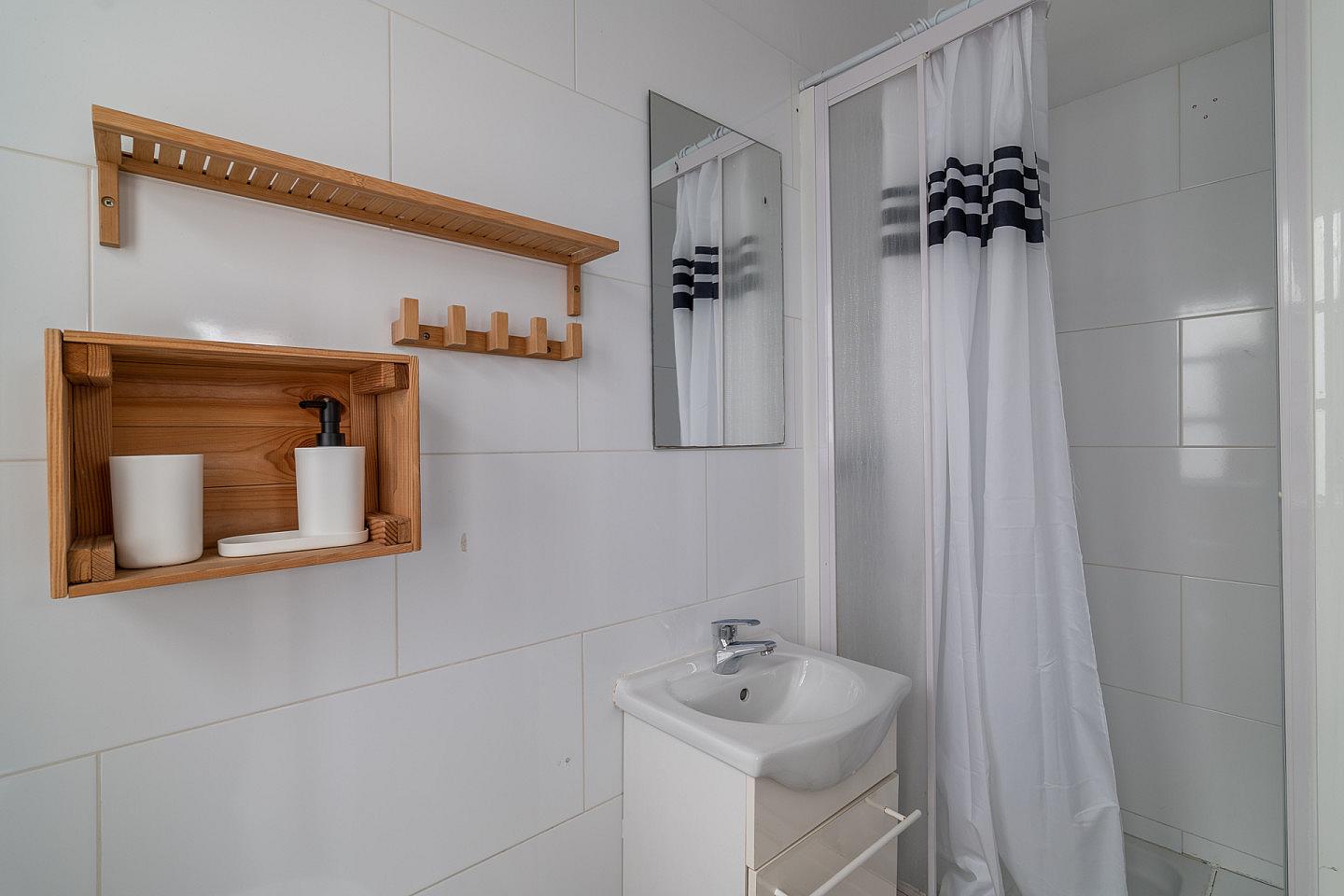  Private Bathroom  -  Modern Coliving Room in the Heart of Vibrant Ciutat Vella, Barcelona Apartment  - Gallery -  44