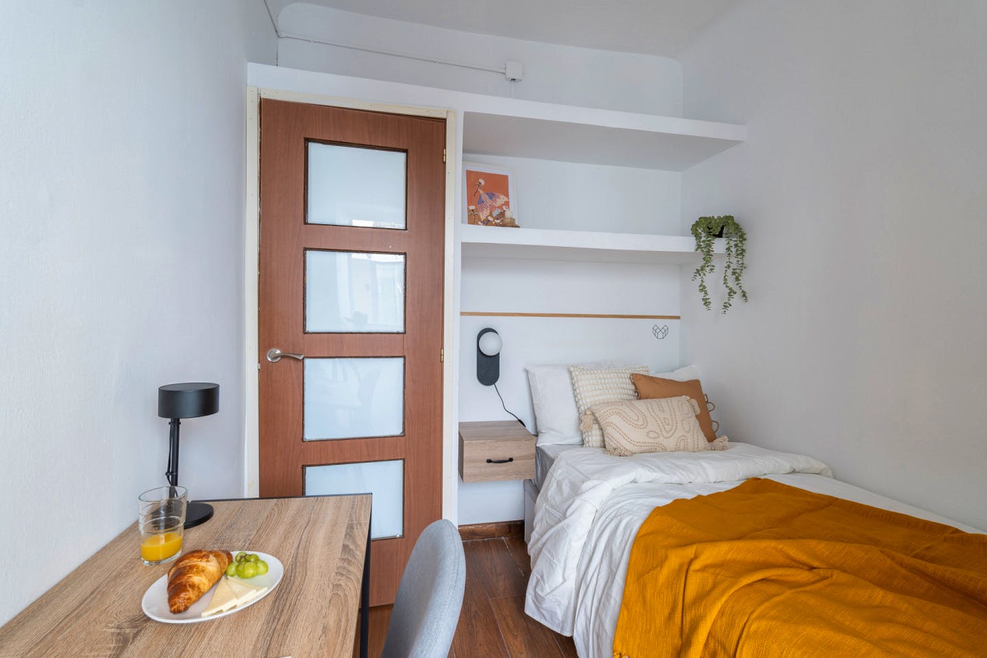  Private Bathroom  -  Modern Coliving Room in the Heart of Vibrant Ciutat Vella, Barcelona Apartment  - Gallery -  15